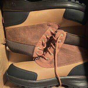 UGG Emmett Duck Book size 11